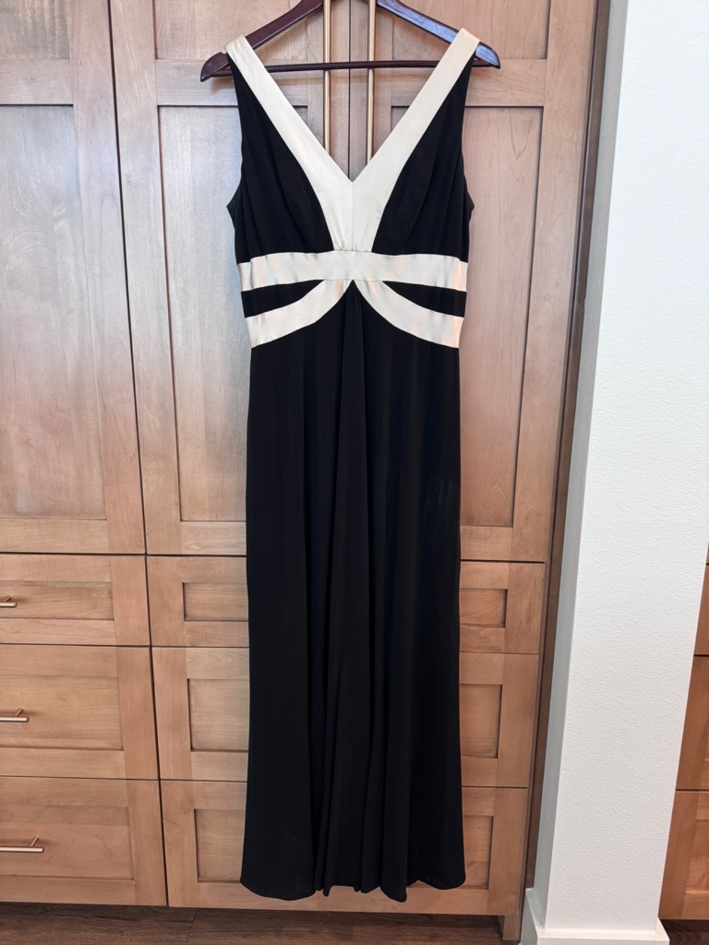 Kay Unger Black and Cream V-Neck Maxi Gown